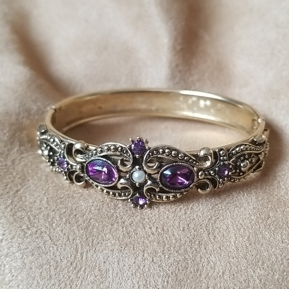 Vtg Queensbury Avon Victorian bracelet Beautiful!